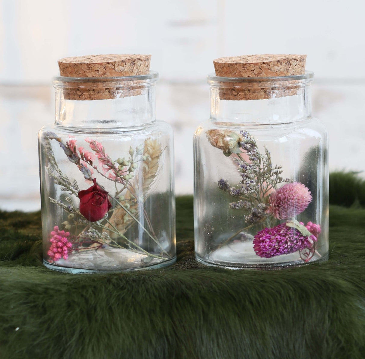Flacon en verre avec 2 fleurs séchées différentes Ø7cm (12 pièces)