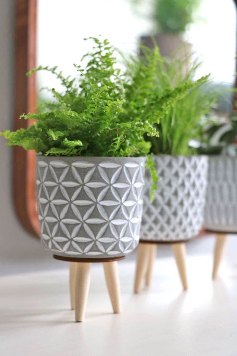 Plant pot Cement with wooden legs 11cm high - Packlinq