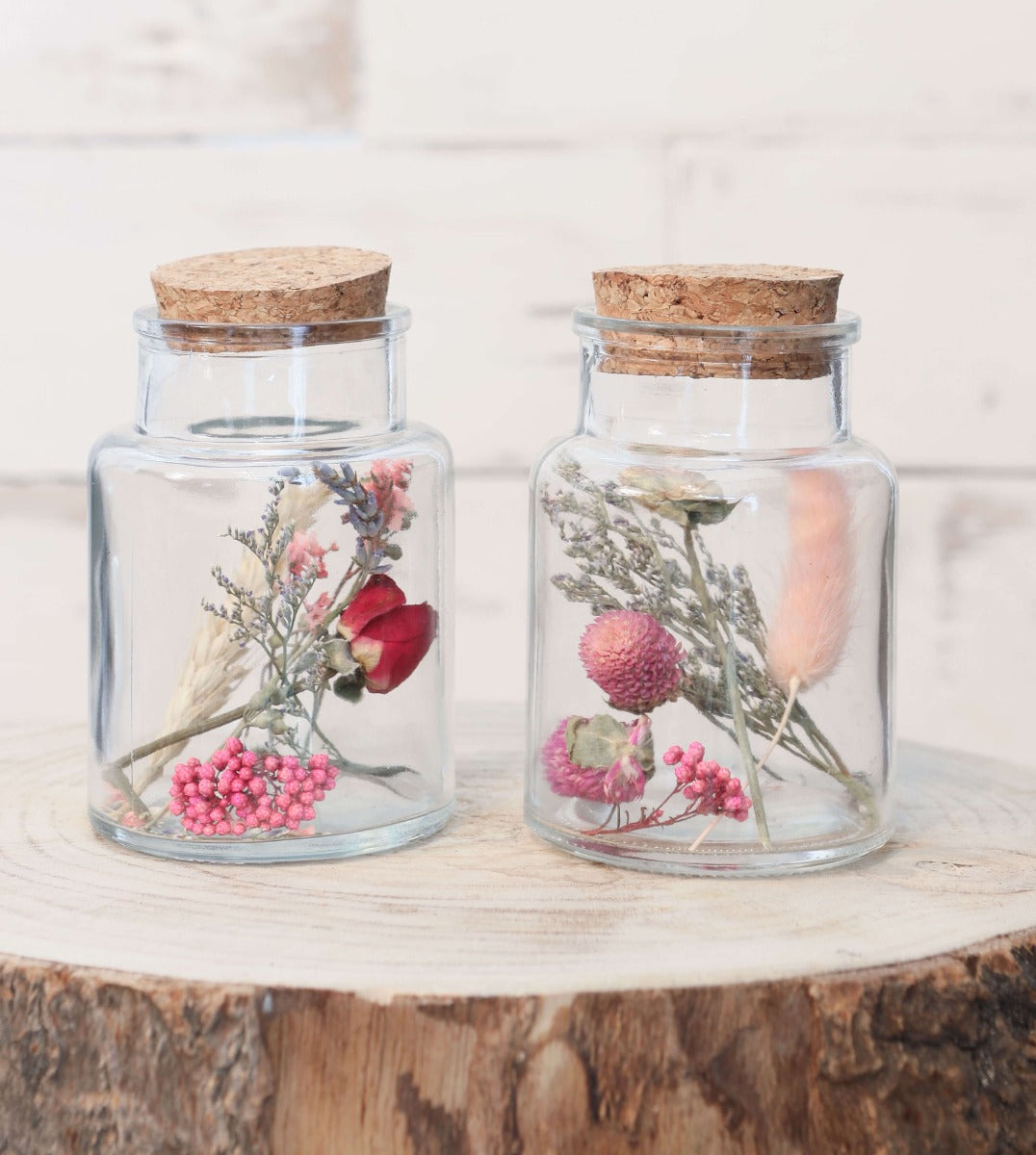 Flacon en verre avec 2 fleurs séchées différentes Ø7cm (12 pièces)