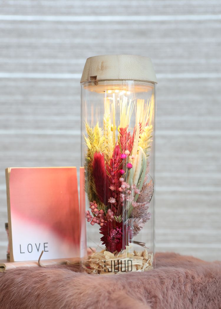 Cylindre en verre avec LED dans un couvercle en bois 23 cm de haut - 1 pièce