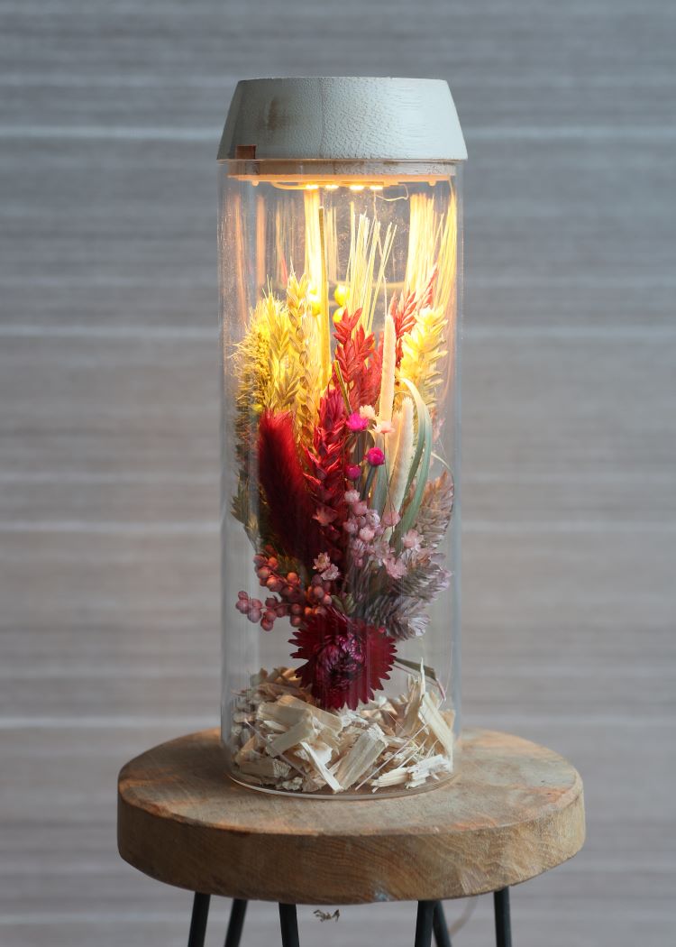 Cylindre en verre avec LED dans un couvercle en bois 23 cm de haut - 1 pièce