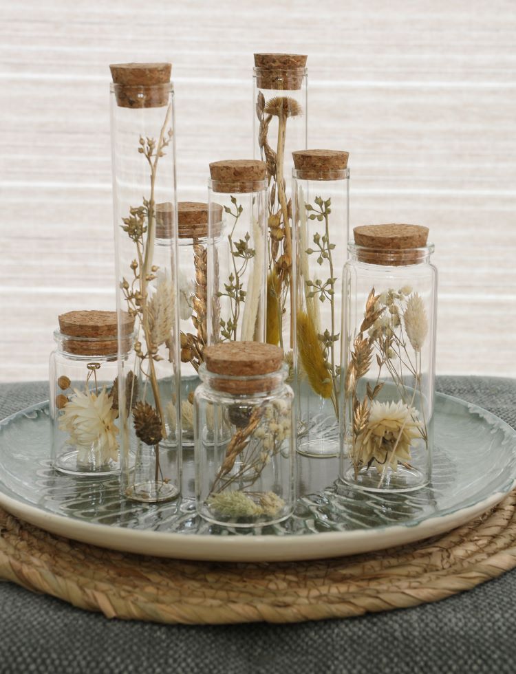 Glass tube with several dried flowers natural 12.5cm high - Packlinq